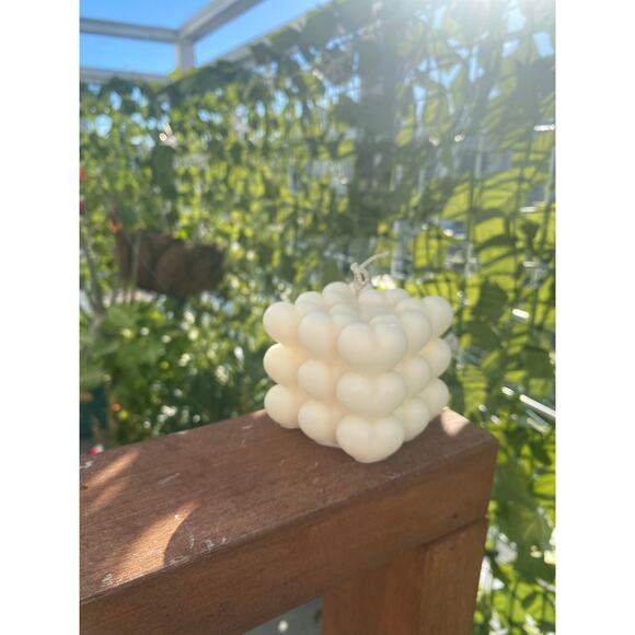 WHITE GARDENIA Heart Shaped Soy Wax Candle - 5.5 oz - Picture 3 of 5